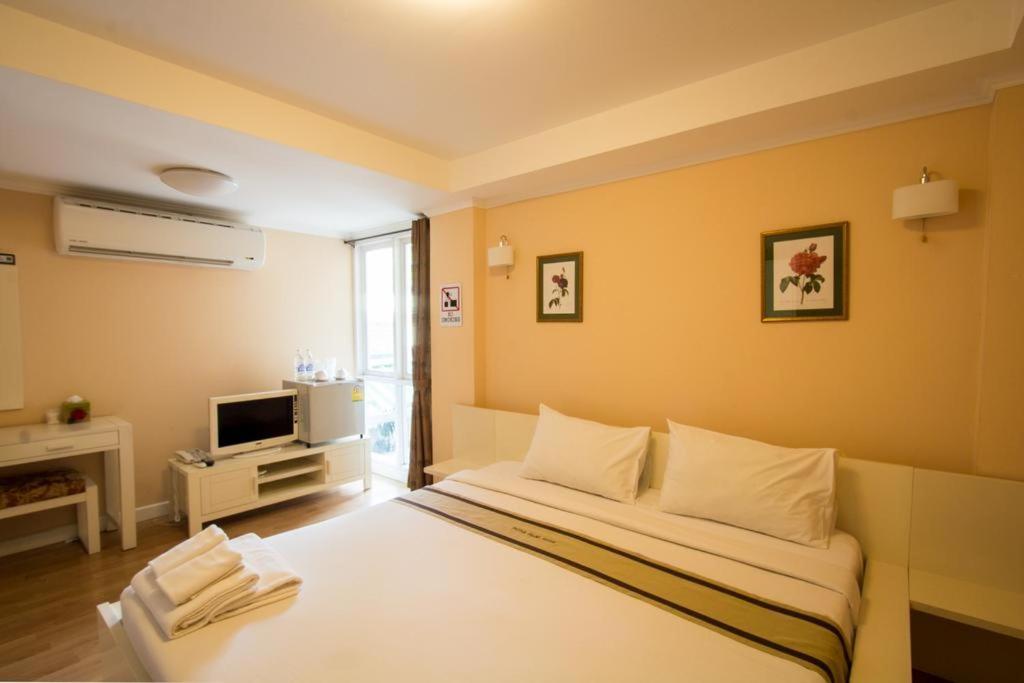 Hotel Triple Palms House à Chiang Mai Extérieur photo